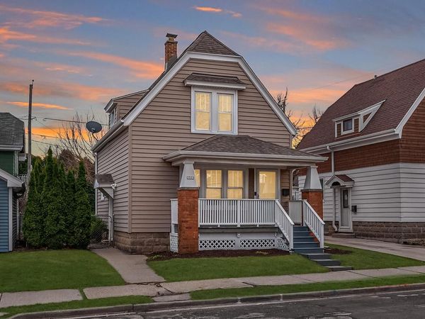 2323 E Falling Heath PLACE, Milwaukee, WI 53207