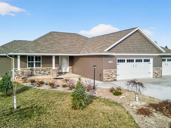 302 WILLIE MAYS CIRCLE, De Pere, WI 54115