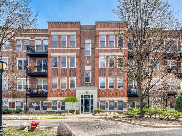 1215 N Orleans Street, Unit 303, Chicago, IL 60610