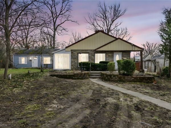 204 Grove Avenue , Cuyahoga Falls, OH 44221