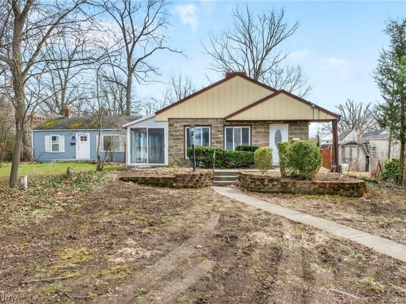 204 Grove Avenue, Cuyahoga Falls, OH 44221 Photo 2