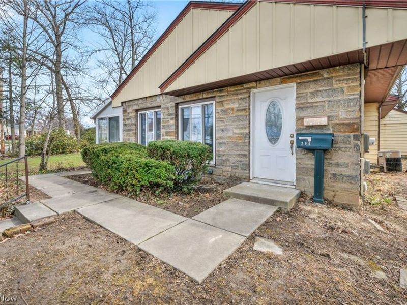 204 Grove Avenue, Cuyahoga Falls, OH 44221 Photo 5