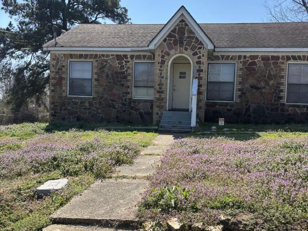 503 W Leslie Street , Nashville, AR 71852