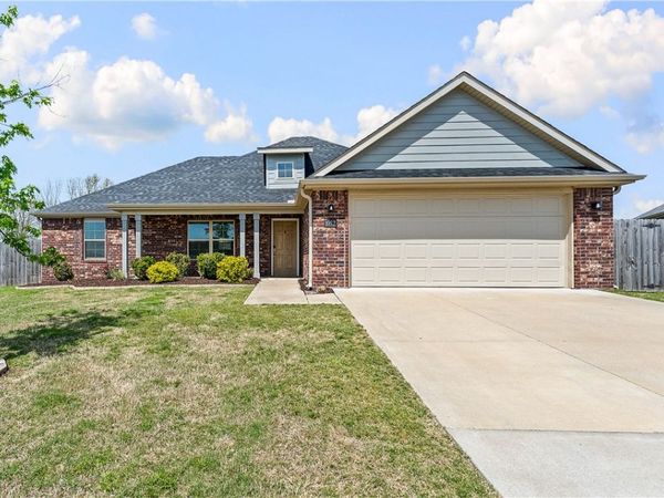 1052 Hickory Meadows Avenue , Tontitown, AR 72762