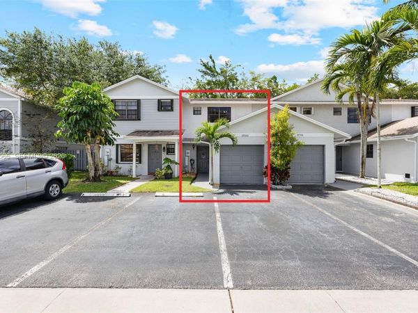 10500 NW 3rd St, Pembroke Pines, FL 33026