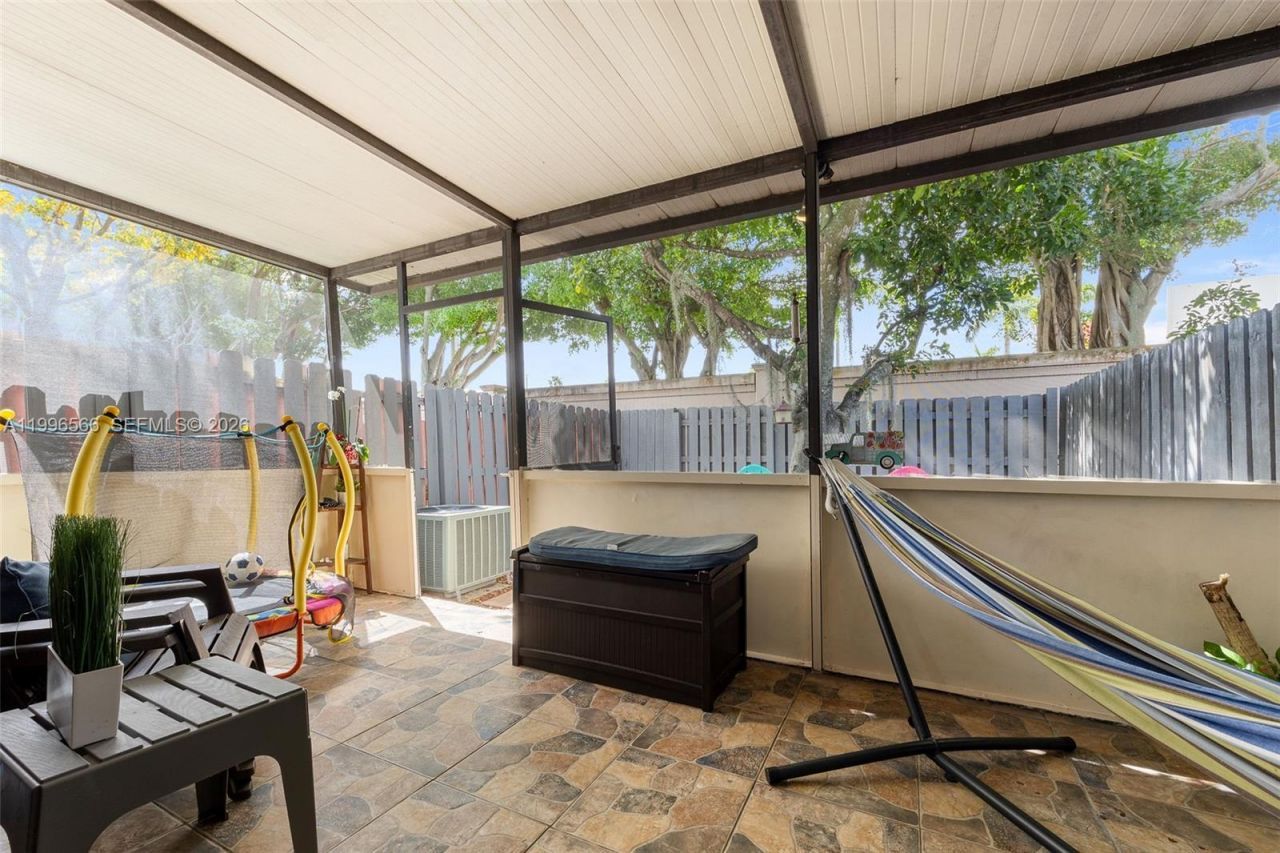 10500 NW 3rd St, Pembroke Pines, FL 33026 Photo