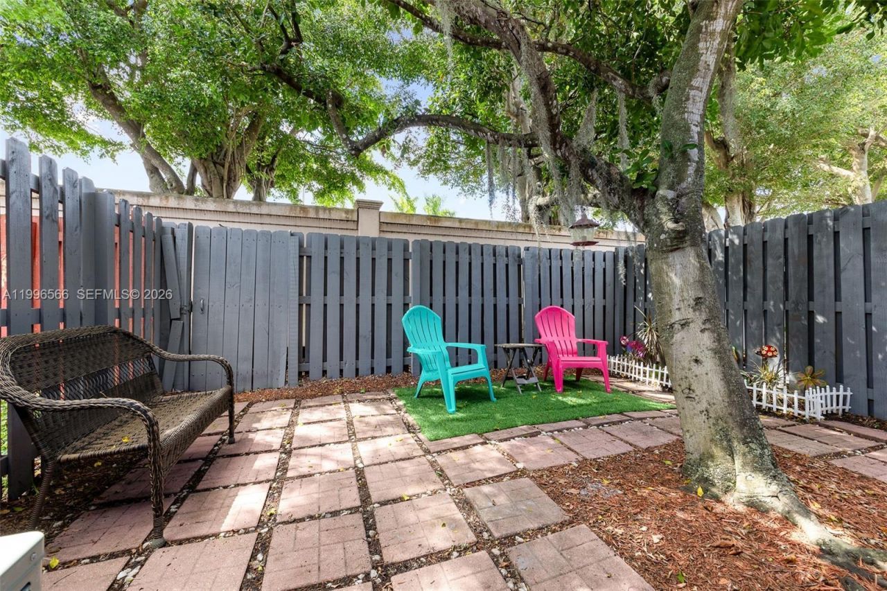 10500 NW 3rd St, Pembroke Pines, FL 33026 Photo