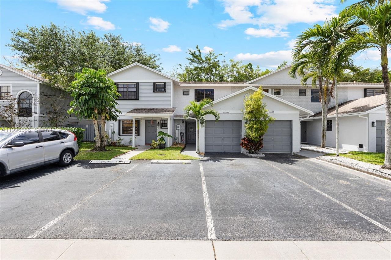 10500 NW 3rd St, Pembroke Pines, FL 33026 Photo