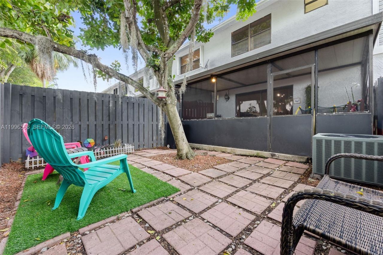 10500 NW 3rd St, Pembroke Pines, FL 33026 Photo