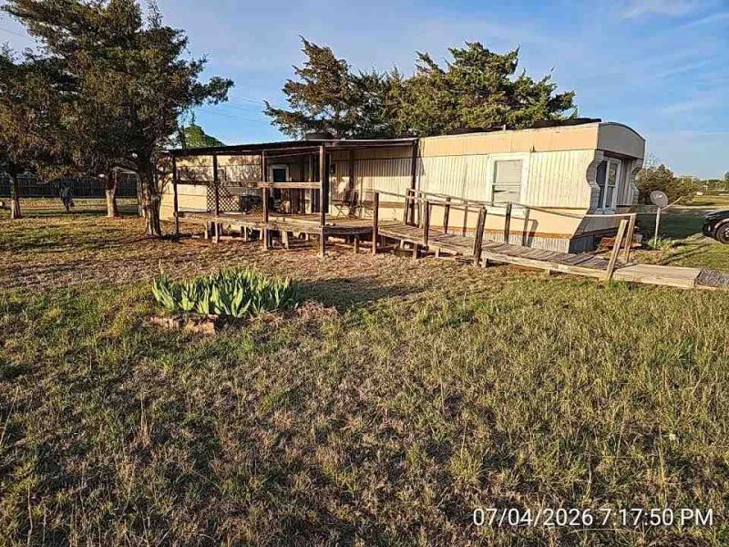 201 5th St, Elgin, OK 73538 Main Photo