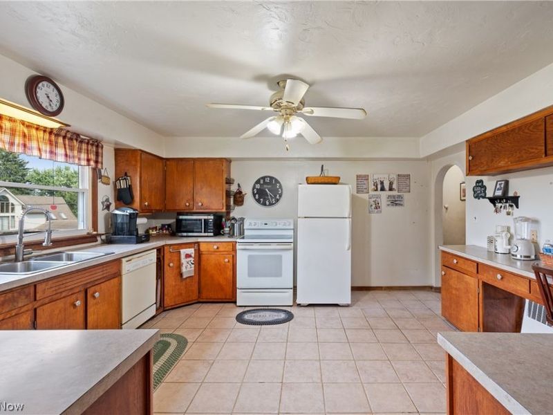 988 E Turkeyfoot Lake Road, Akron, OH 44312 Photo 12