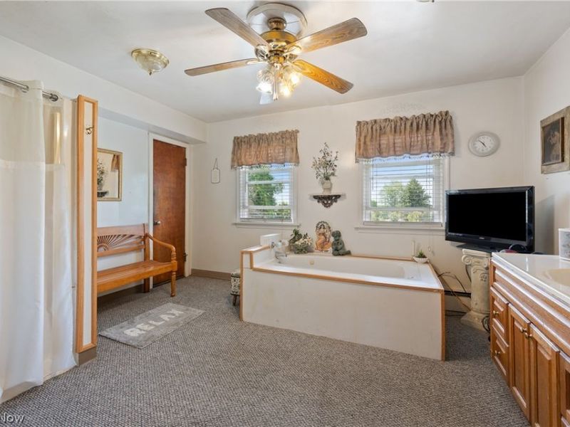 988 E Turkeyfoot Lake Road, Akron, OH 44312 Photo 17