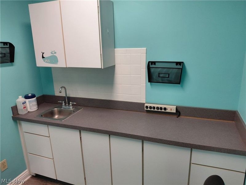 211 N Main Street, Hubbard, OH 44425 Photo 11