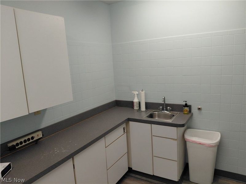 211 N Main Street, Hubbard, OH 44425 Photo 3