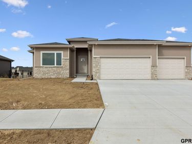 19509 Ellison Avenue, Elkhorn, NE 68022