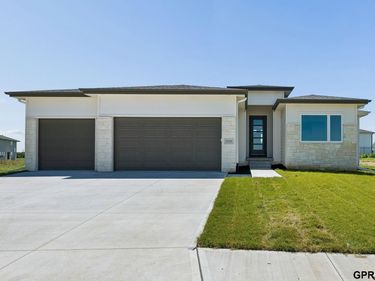 19509 Ellison Avenue, Elkhorn, NE 68022