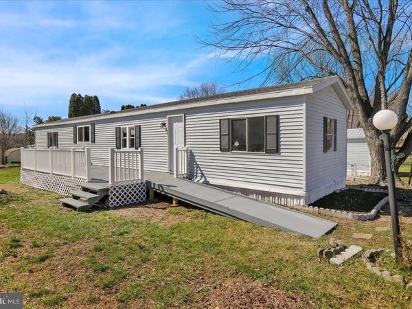 206 MEMORY LANE , HAMBURG, PA 19526