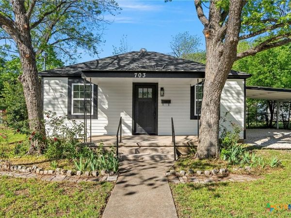 703 E 8th Avenue, Belton, TX 76513