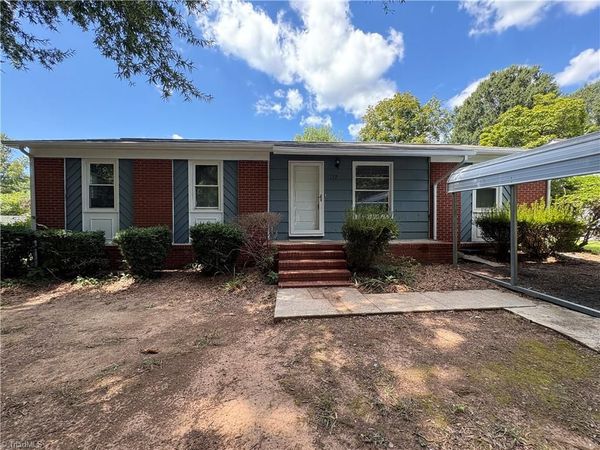 212 N 12th Avenue , Mayodan, NC 27027