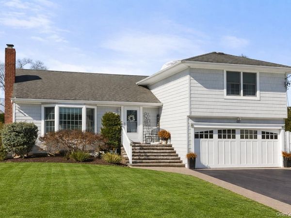 40 Wagstaff Lane, West Islip, NY 11795