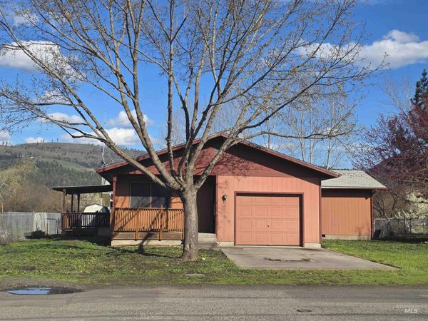 1401 Hill St, Kamiah, ID 83536
