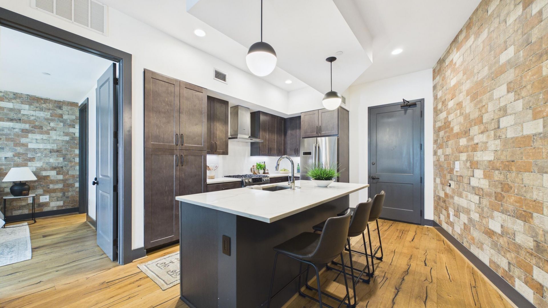 5 Gadsdenboro Street Photo 4