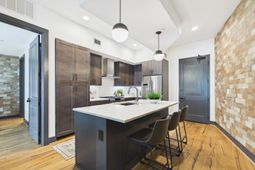 5 Gadsdenboro Street photo 4