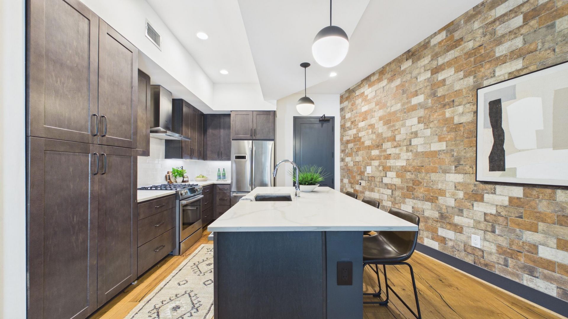 5 Gadsdenboro Street Photo 5