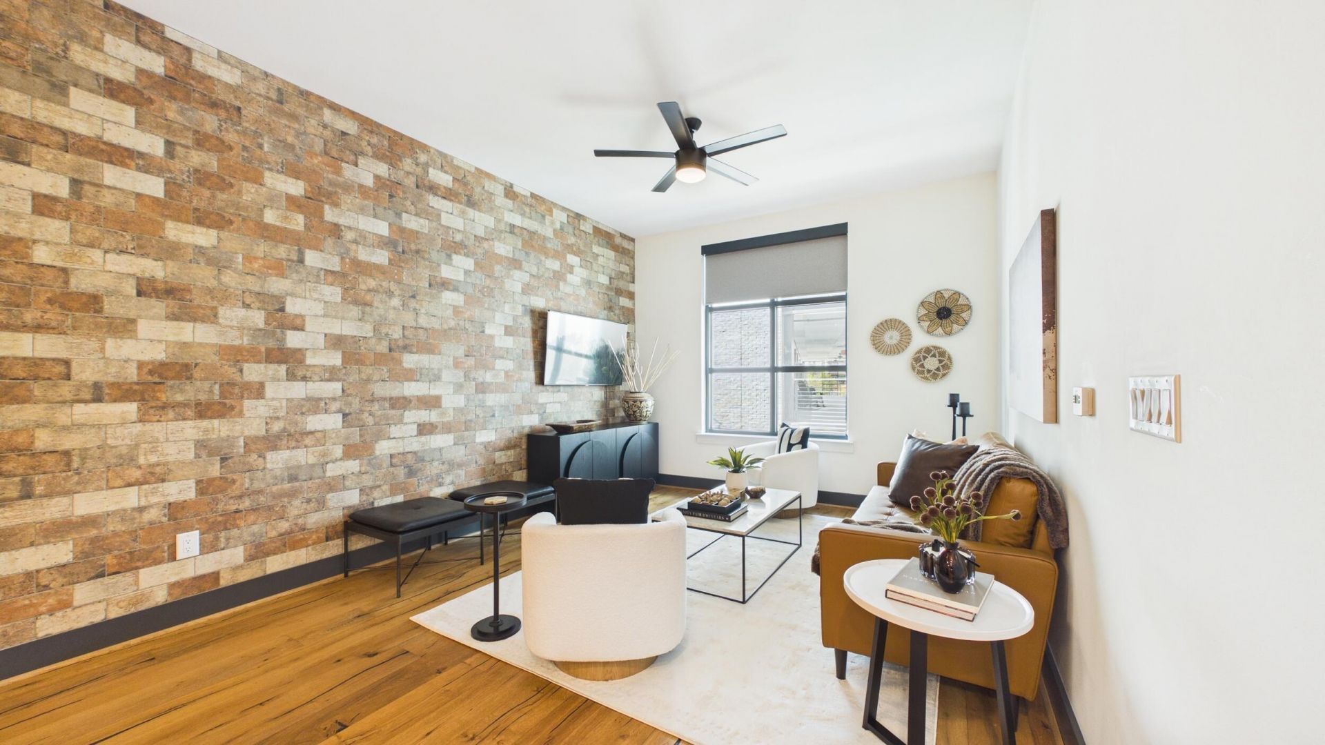 5 Gadsdenboro Street Photo 8