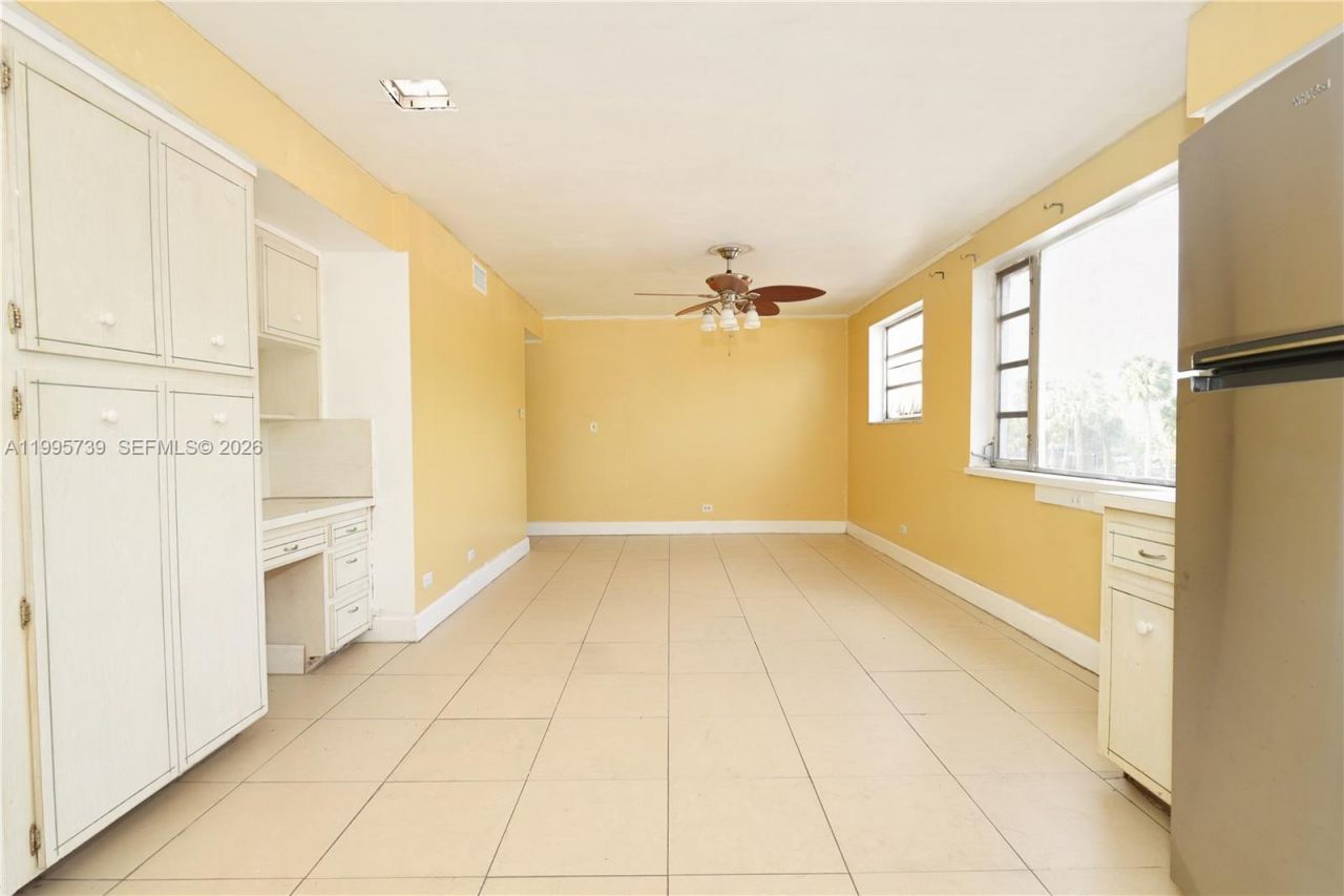 7193-7195 Pembroke Rd , Pembroke Pines, FL 33023 Photo