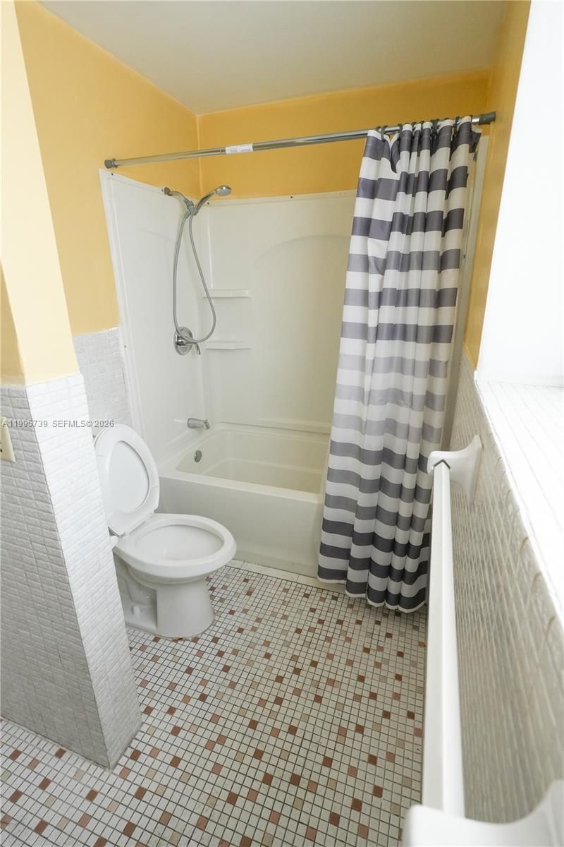 7193-7195 Pembroke Rd , Pembroke Pines, FL 33023 Photo