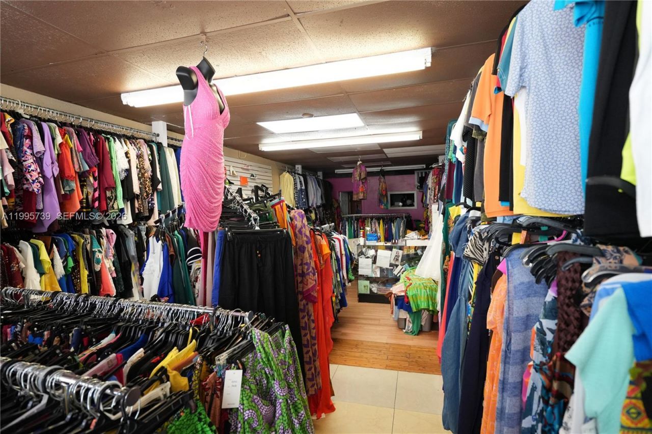 7193-7195 Pembroke Rd , Pembroke Pines, FL 33023 Photo