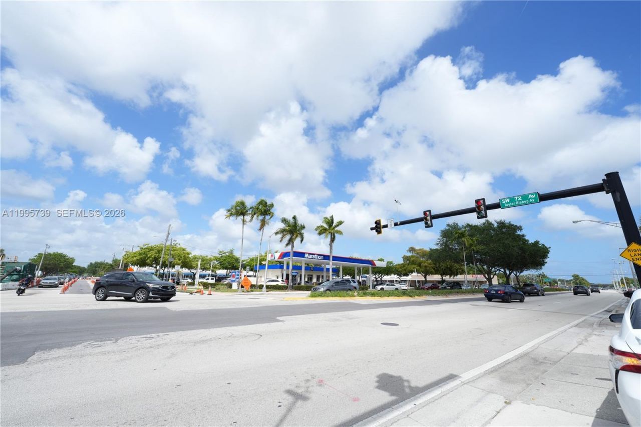 7193-7195 Pembroke Rd , Pembroke Pines, FL 33023 Photo