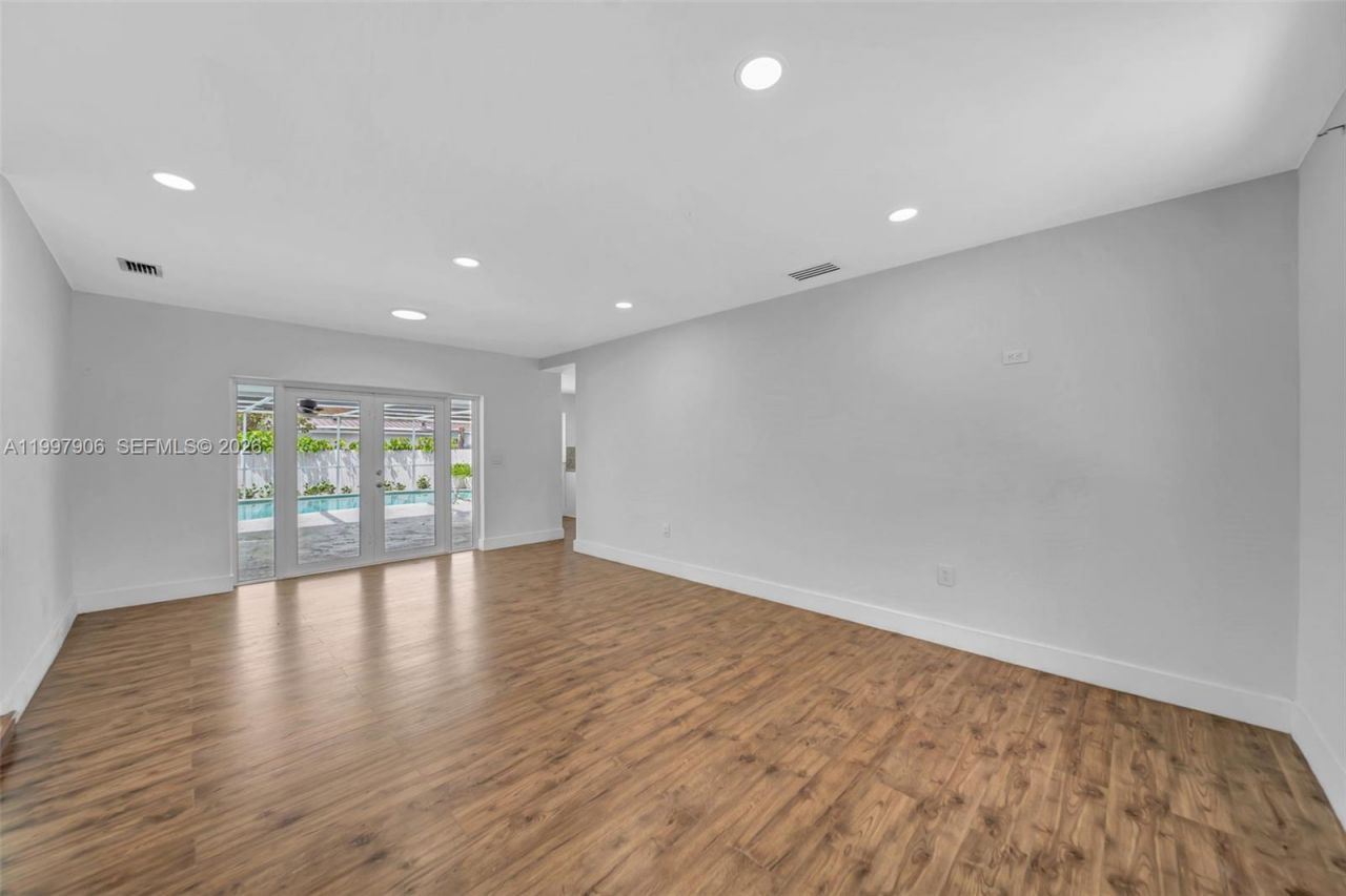 15010 NE 7th Ave, Miami, FL 33161 Photo