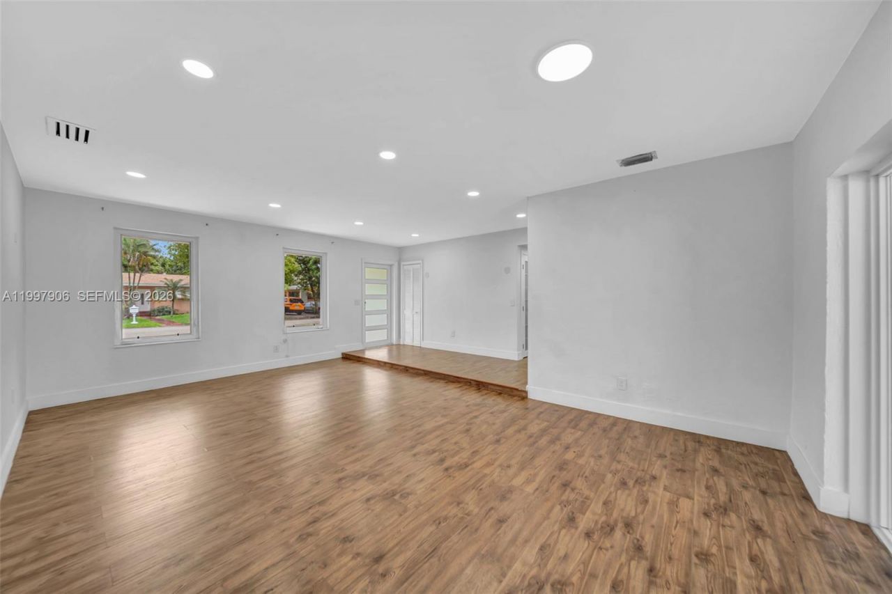15010 NE 7th Ave, Miami, FL 33161 Photo