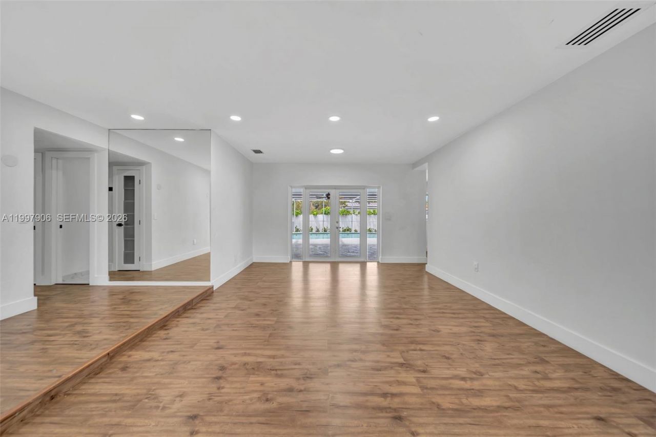 15010 NE 7th Ave, Miami, FL 33161 Photo