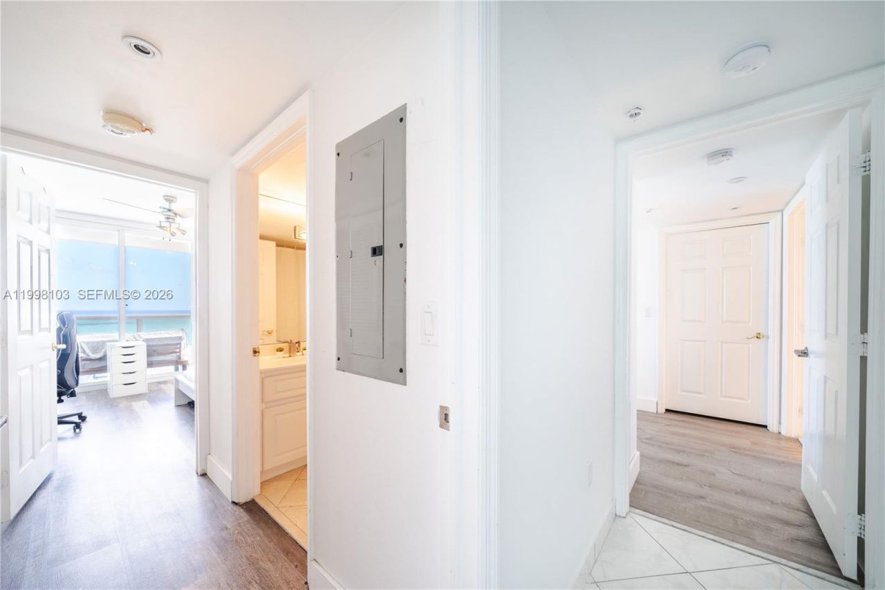 6301 Collins Ave, Unit 2802, Miami Beach, FL 33141 Photo