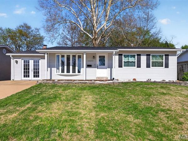 12030 Bennington Place, Maryland Heights, MO 63043