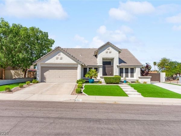 305 Redondo Street , Henderson, NV 89014