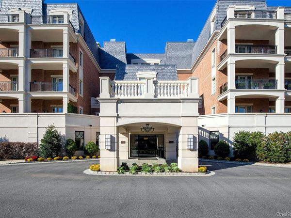 5000 Royal Court, Unit 5014, North Hills, NY 11040