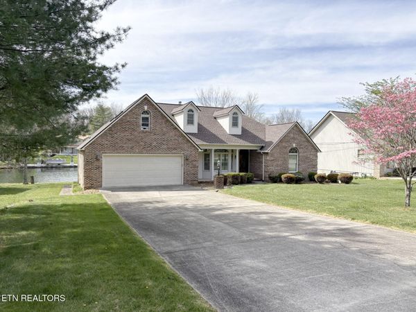 9027 Cherokee Tr, Crossville, TN 38572