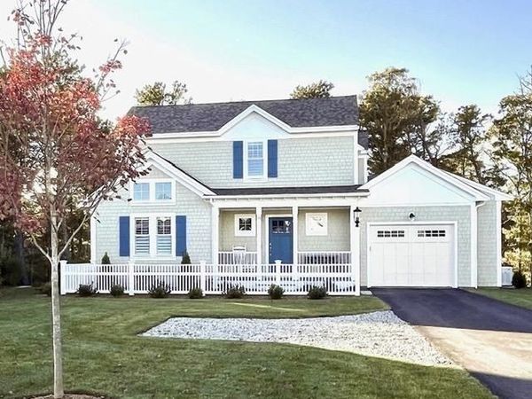 26 Cobblestone Circle, Mashpee, MA 02648