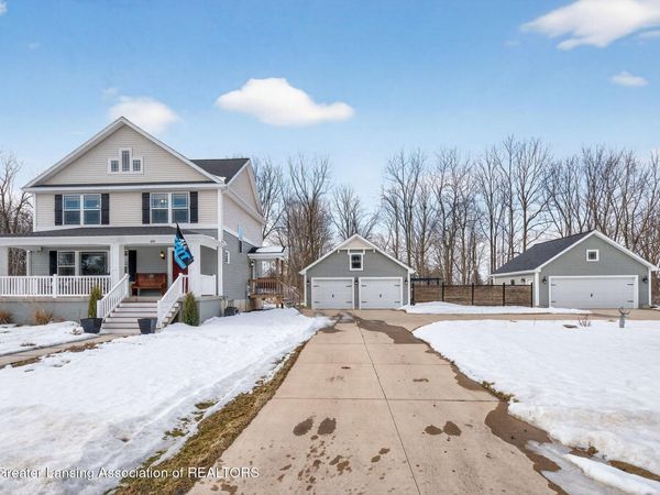 401 Oakwood Drive, Charlotte, MI 48813