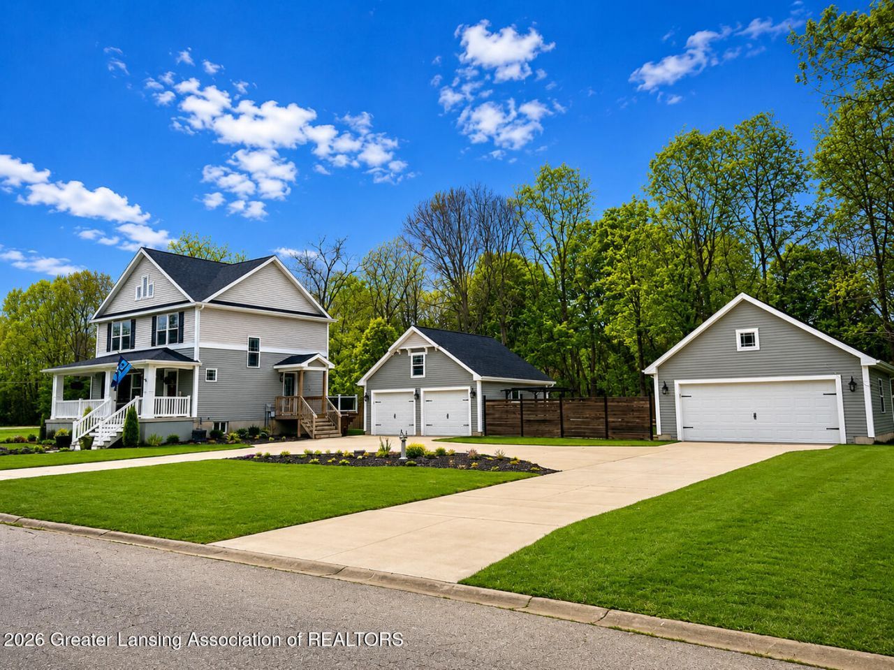 401 Oakwood Drive, Charlotte, MI 48813 Main Photo