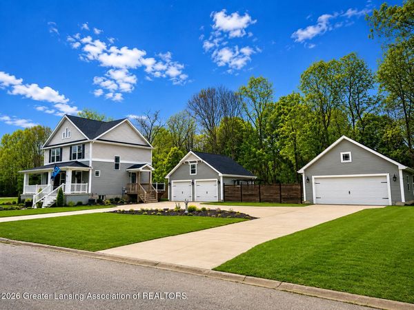 401 Oakwood Drive, Charlotte, MI 48813