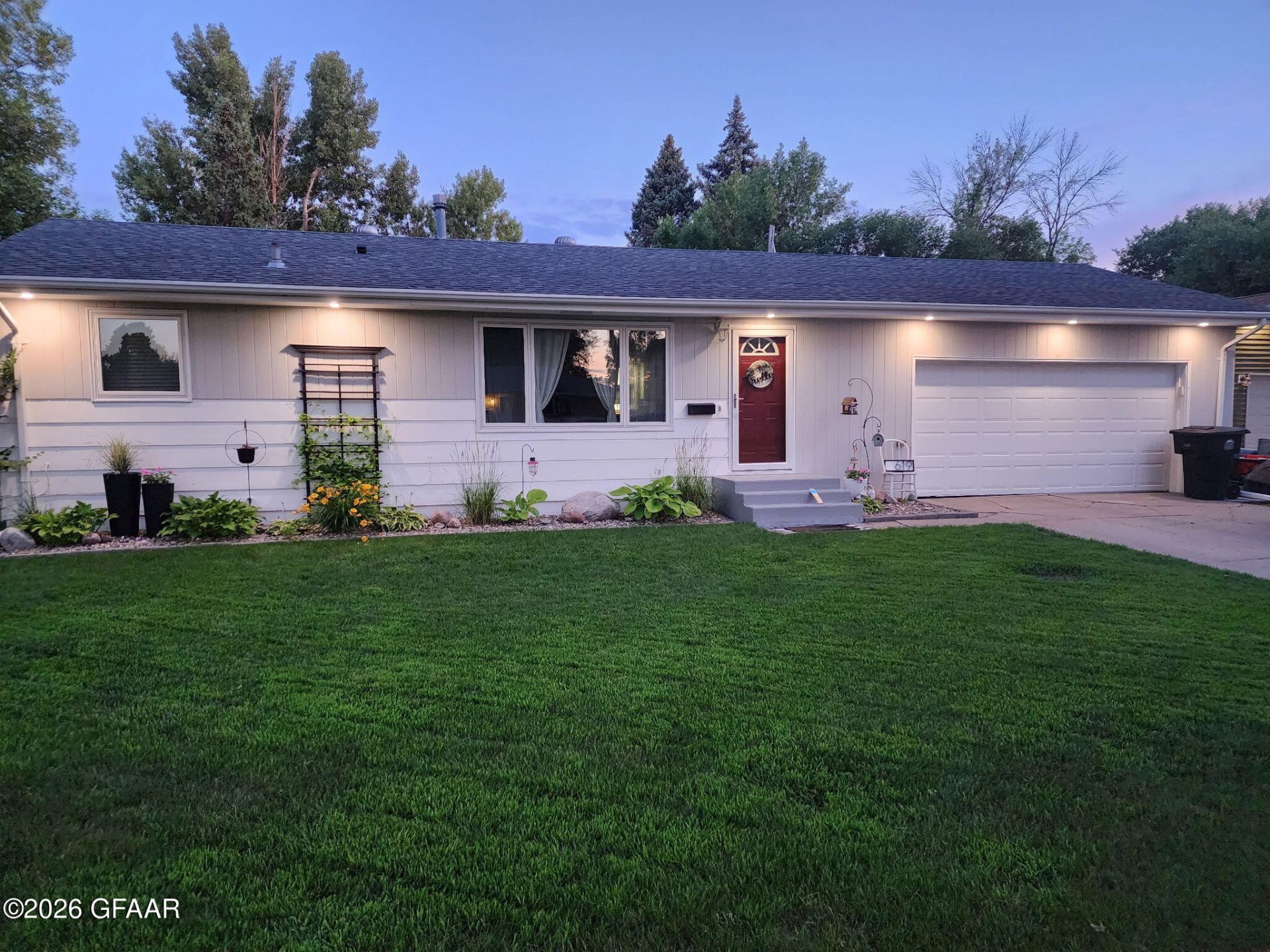 619 25TH Avenue S primary photo