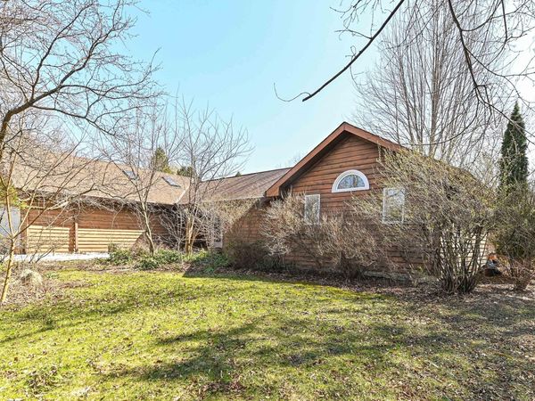 8801 Hart Dr, Norway, WI 53185