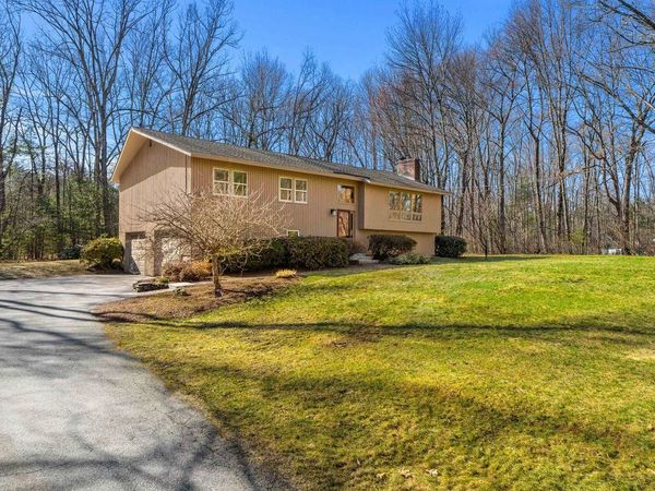 11 Mulberry Lane, Bedford, NH 03110