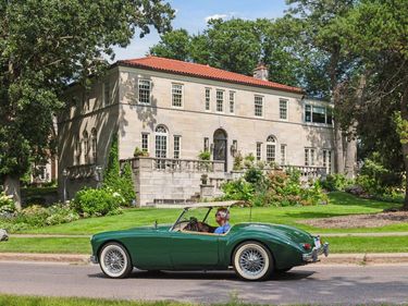 2308 W Lake Of The Isles Parkway, Minneapolis, MN 55405