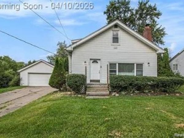 371 Hillcliff Drive, Waterford Twp, MI 48328